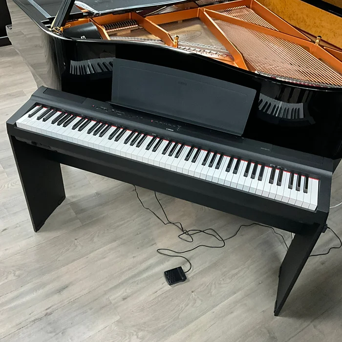 Yamaha P-125 digital piano