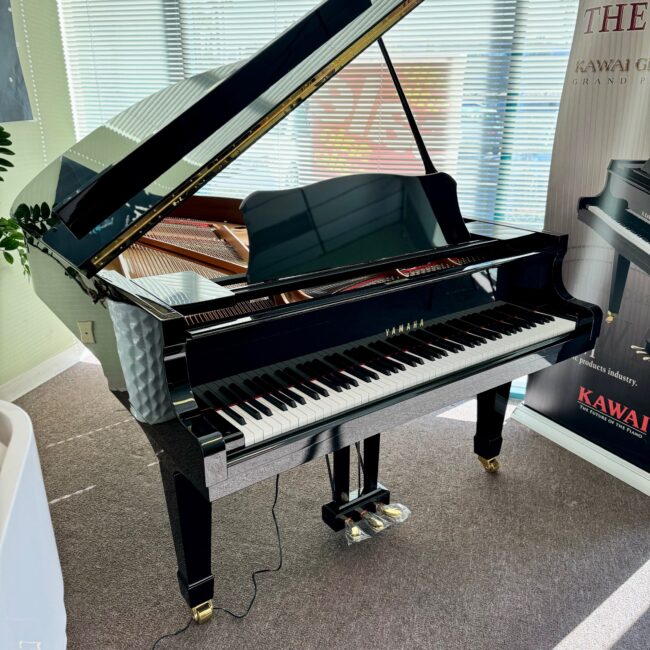 2005 Yamaha C3 Grand Piano w/ Silent System Ebony Polish - Image 3