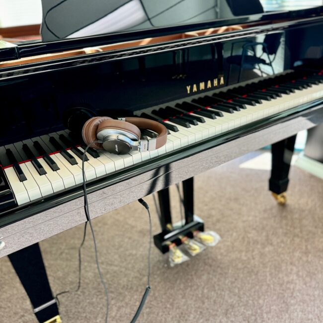 2005 Yamaha C3 Grand Piano w/ Silent System Ebony Polish - Image 7