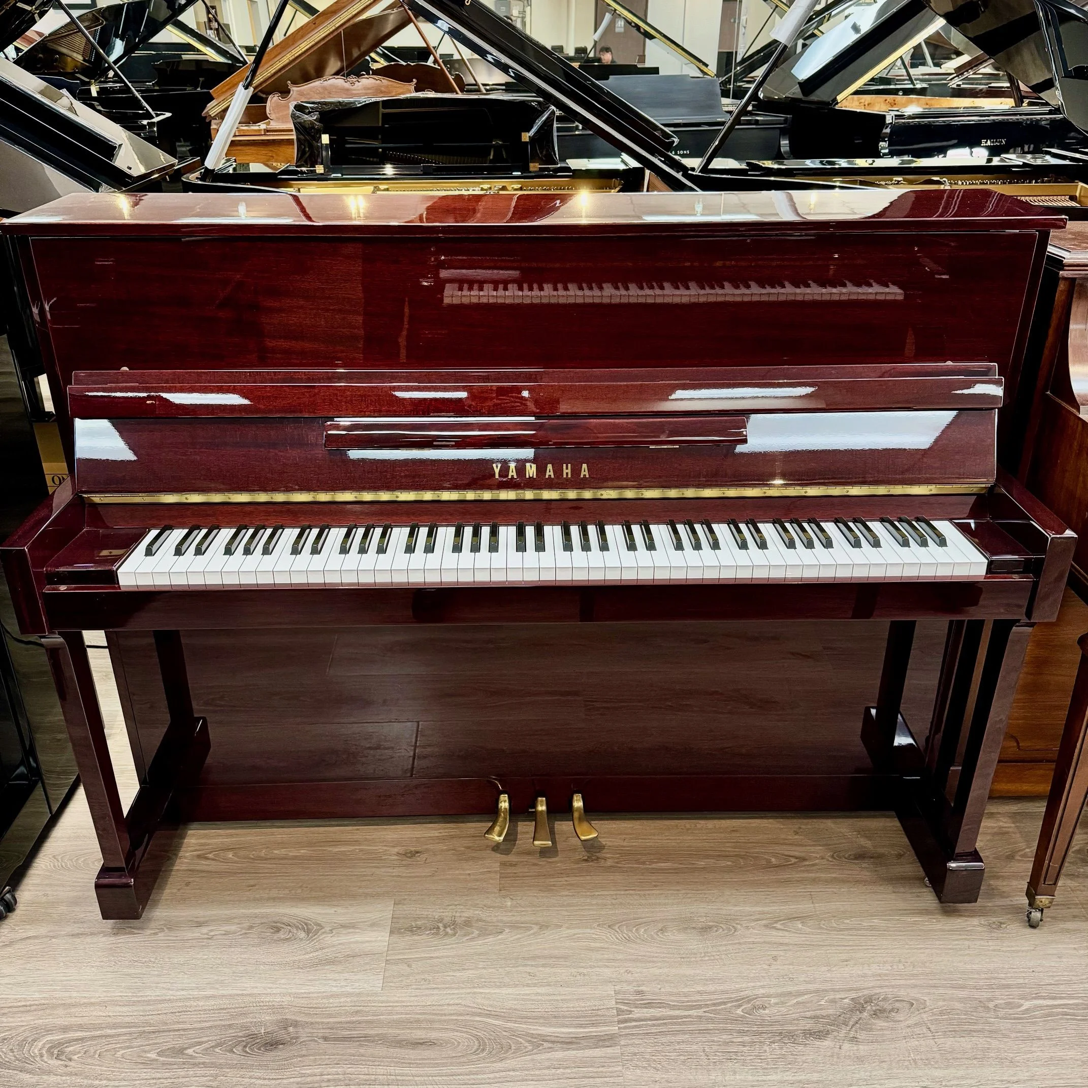 Yamaha T116 Upright Piano Mahogany Polish