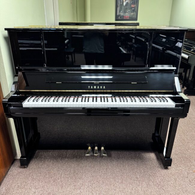 2004 Yamaha YU30 Upright Piano Ebony Polish