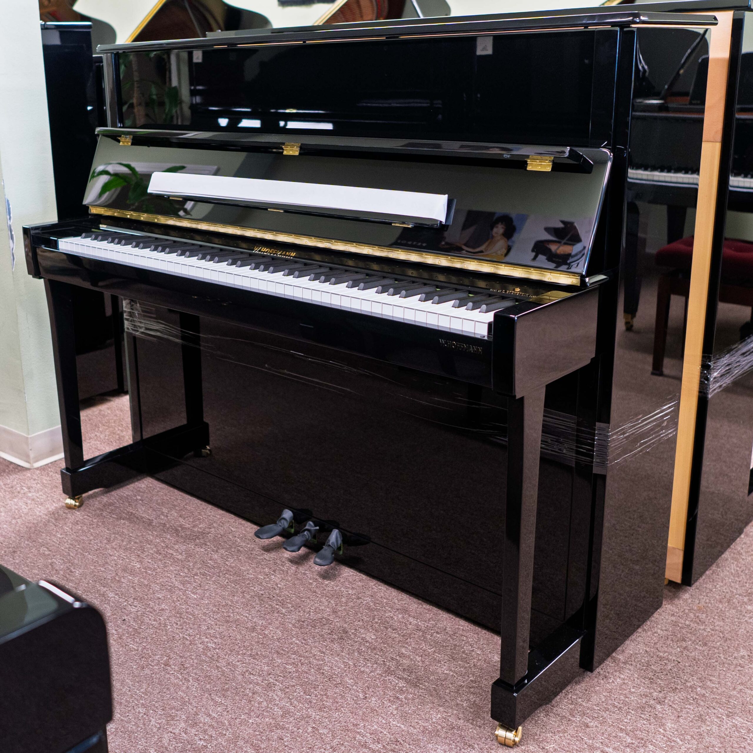 W. Hoffmann Tradition T 122 Upright Piano Black Polish