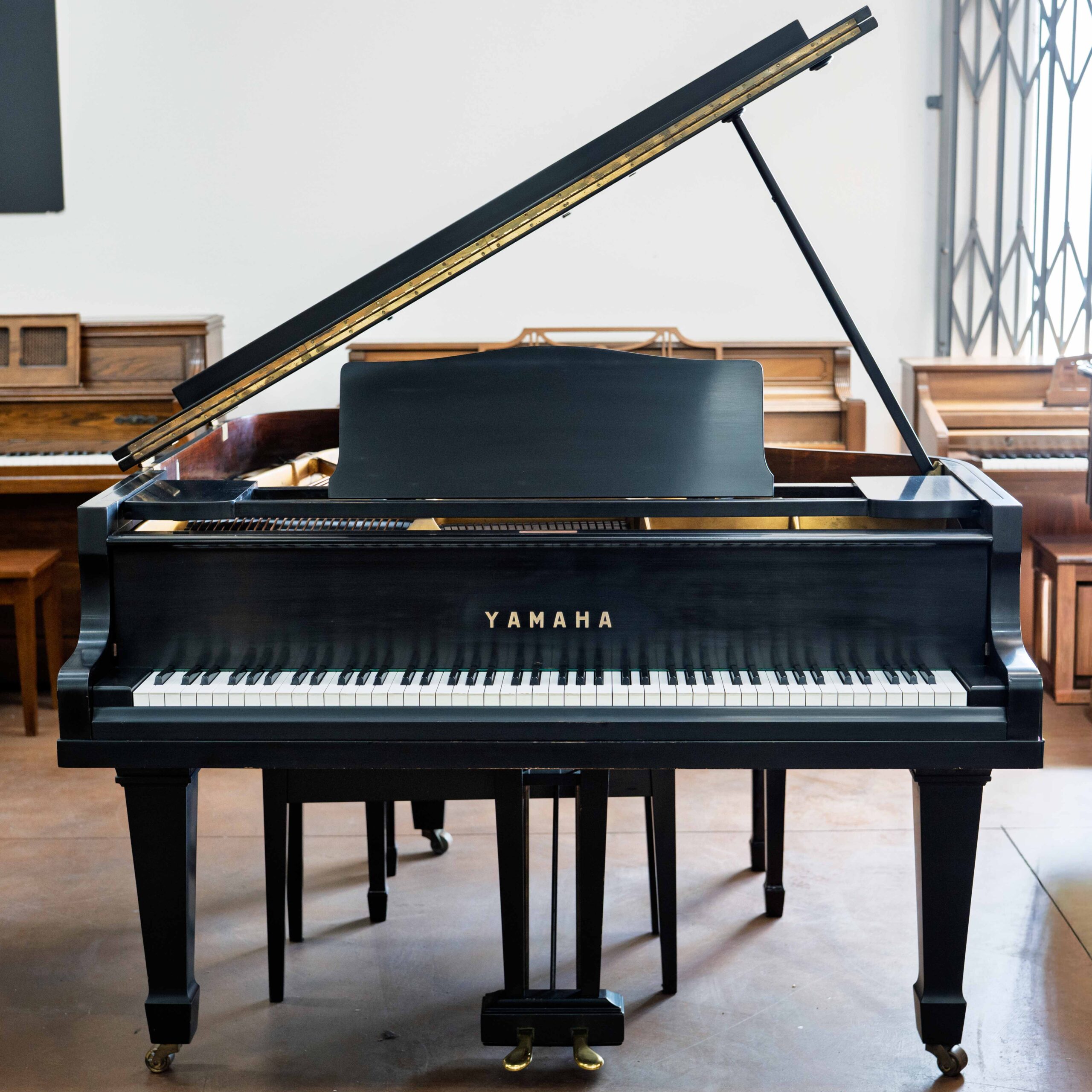 Yamaha G2 Grand Piano Vintage Ebony Satin